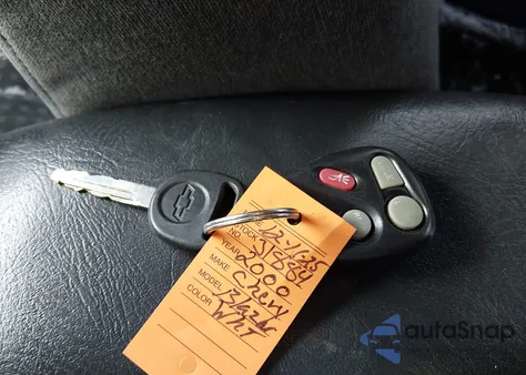 2000 Chevrolet Blazer Ls from USA, damaged, VIN 1GNCT18W7YK244948